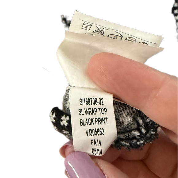 Black and White Sleeveless Women's Top - Picture 4 of 4